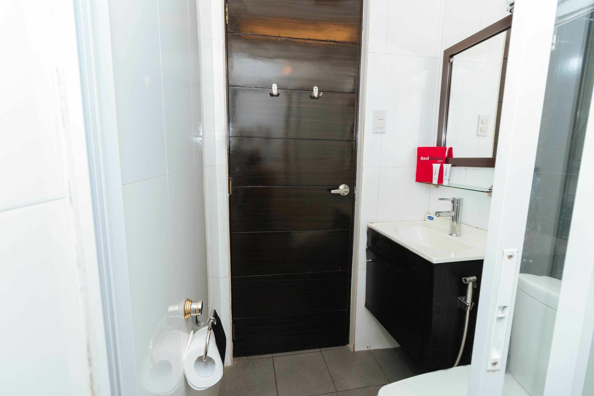 Reddoorz Near Quezon City Circle Екстериор снимка